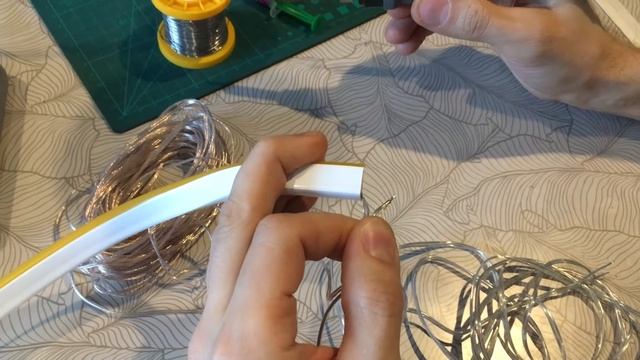 Гибкий неон. Как припаять провод к гибкому неону. смотреть онлайн