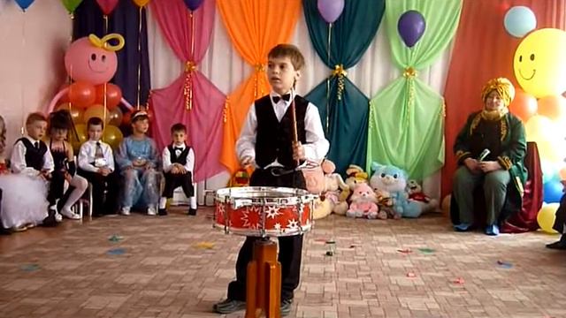 10 Ларик играет на барабане Выпускной 2011г. смотреть онлайн