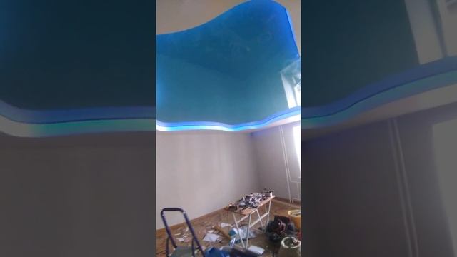 красивый двухуровневый потолок с цветной светодиодной лентой смотреть онлайн