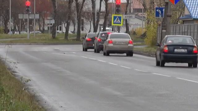 Сотрудники ГИБДД настаивают ― пришло время сменить летнюю резину на зимнюю смотреть онлайн