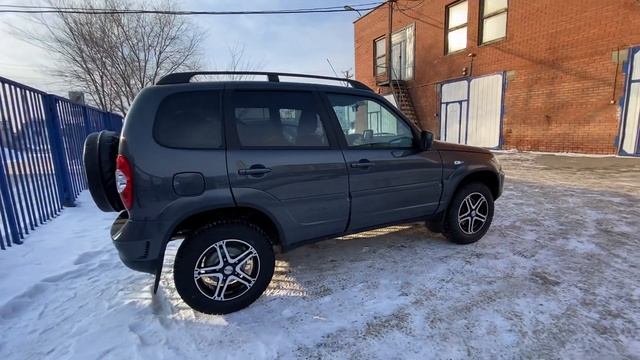 Как вид Lada Niva Luxe в цвете Борнео 2020 года на дисках Neo 16”?