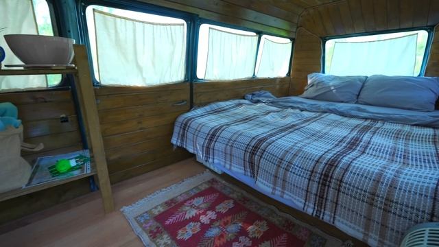 Необычный хиппи-отель на колёсах: что внутри? смотреть онлайн