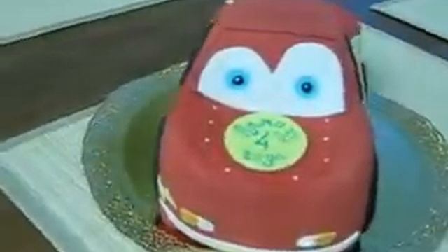 Торт Молния Маквин со светящимися фарами смотреть онлайн