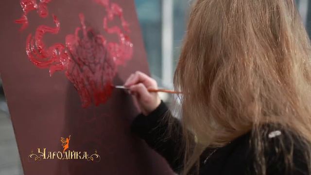 Три слона - логотип срібним пилом смотреть онлайн