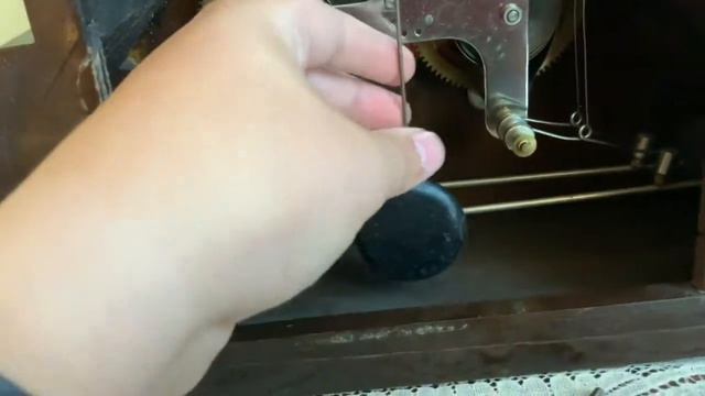 A look inside a 1920s Gilbert Bim-Bam mantle clock смотреть онлайн