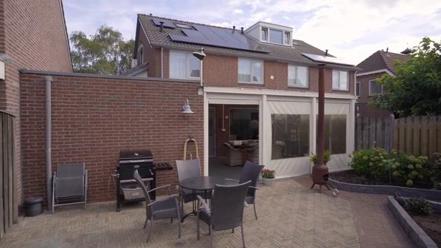 Op toplocatie gelegen 2/1 kapwoning met garage, carport, veranda in Hedel смотреть онлайн