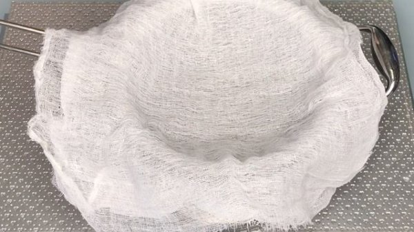 Вкусный домашний сыр из молока, яиц и сметаны. Простой рецепт.