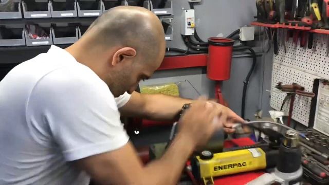 Армированные тормозные шланги на Ягуаре XF смотреть онлайн