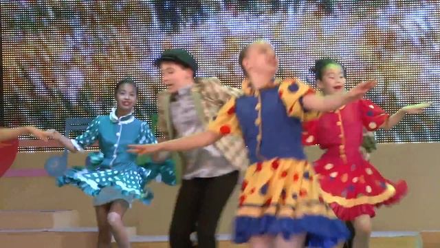 "За околицей" ансамбль "Вдохновение". смотреть онлайн