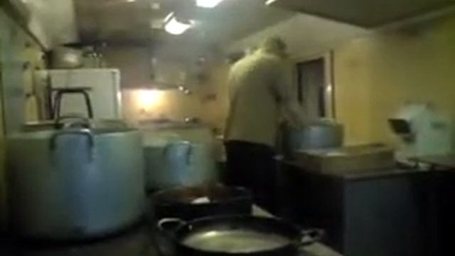 Виталик повар жарит рыбу смотреть онлайн