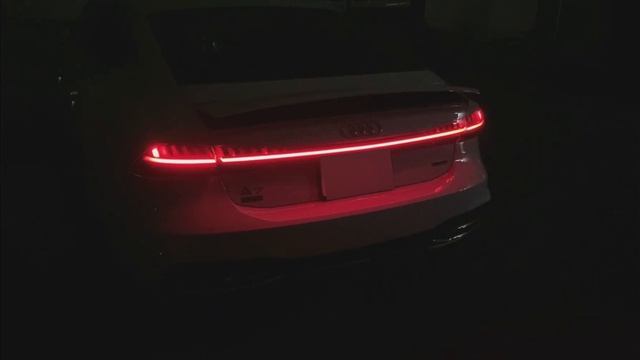 【Audi A7 Sportsback】2020年新型A7 流れるリアテールライト