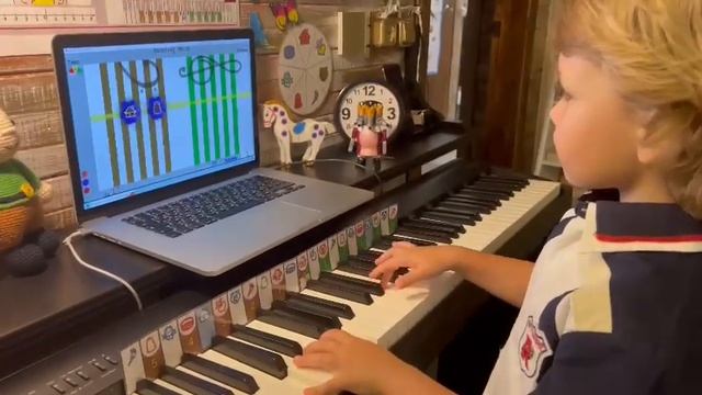 Michael. Штраус - Марш Радецкого со спрятанными нотами на 1 презентации смотреть онлайн