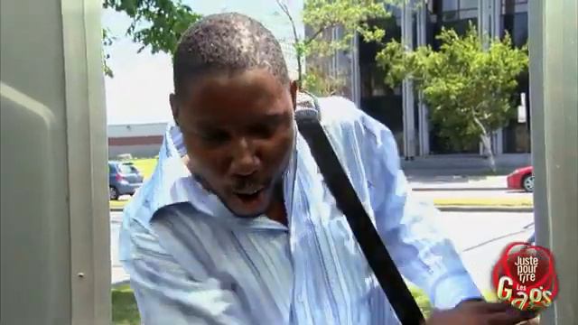 Человек упал в тоолет смотреть онлайн