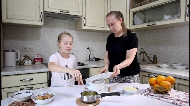 СЕМЕЙНАЯ КУХНЯ. Готовим новогодний десерт. смотреть онлайн