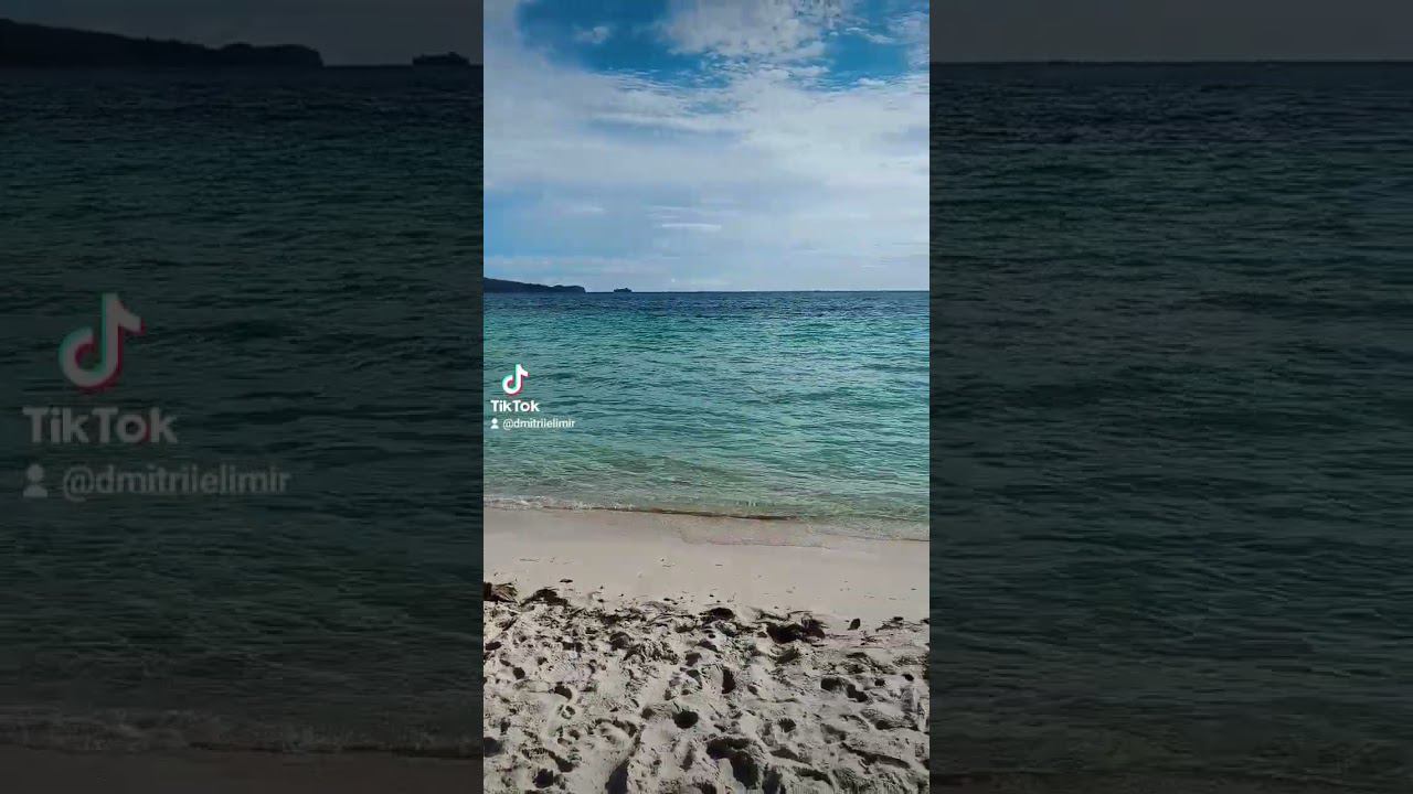 Pineapple on the beach of Boracay island ️ #ocean #fruits #philippines #pilipinas #travel2023 смотреть онлайн