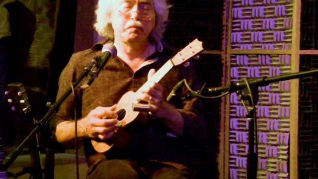 Stephen and Jim Bennett - Get Down Dell [finger picked slide ukulele] смотреть онлайн