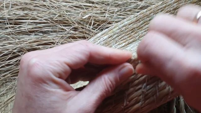 Кошик із трав та очерету смотреть онлайн