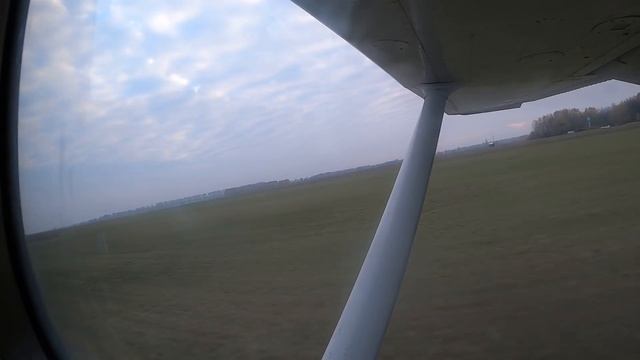 Семейные Покатушки на Самолете Cessna 172 / Суть Малой Авиации смотреть онлайн