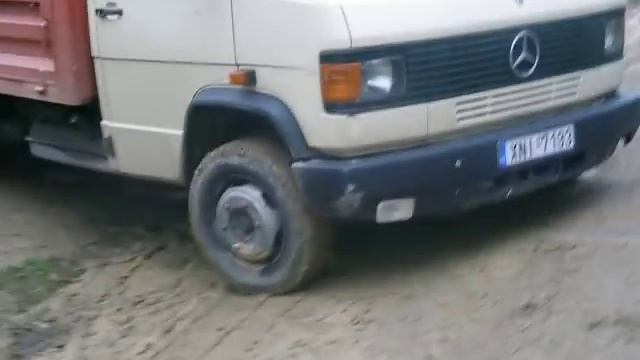 Mercedes vario 711d loaded with 6 tons of gravel from river смотреть онлайн