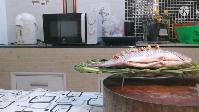 ปลานึ่งมะขามเปรี้ยว Steamed Fish with Sour Tamarind. смотреть онлайн
