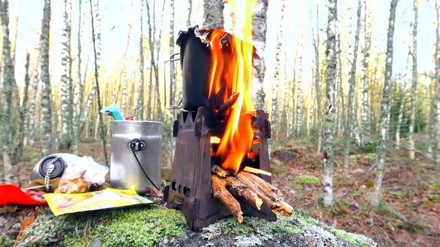 Поход в лес,первые заморозки,компактный походный набор,готовка на печке щепочнице. смотреть онлайн