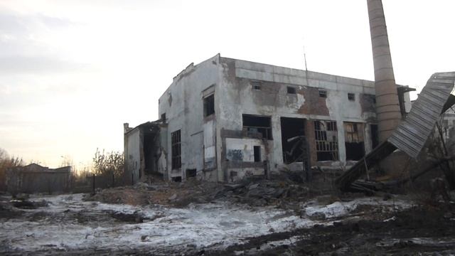 В Минусинске приступили к сносу здания старой котельной в районе драматического театра. смотреть онлайн
