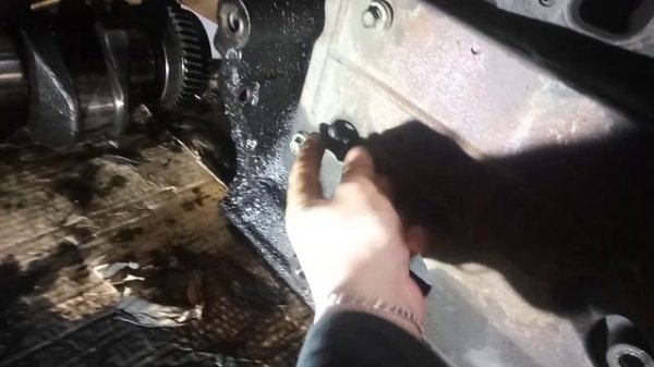 Сливная пробка антифриза на моторах Исузу 4Н-серии