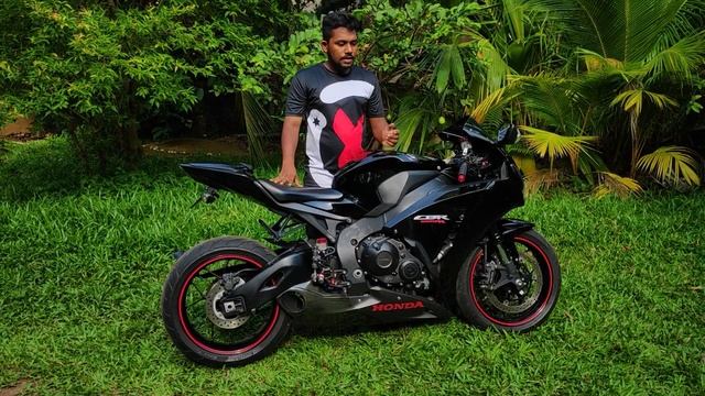 Honda CBR1000RR [2014] Review | SRI LANKA смотреть онлайн