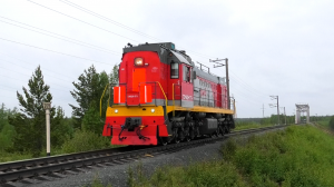 «Новьё». ТЭМ18ДМ-1774 с приветливой бригадой следует резервом