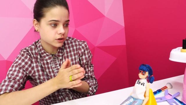 Кукла Леди Баг не хочет на свидание к Супер Коту! Игры в одевалки и салон красоты. Видео для девоче смотреть онлайн