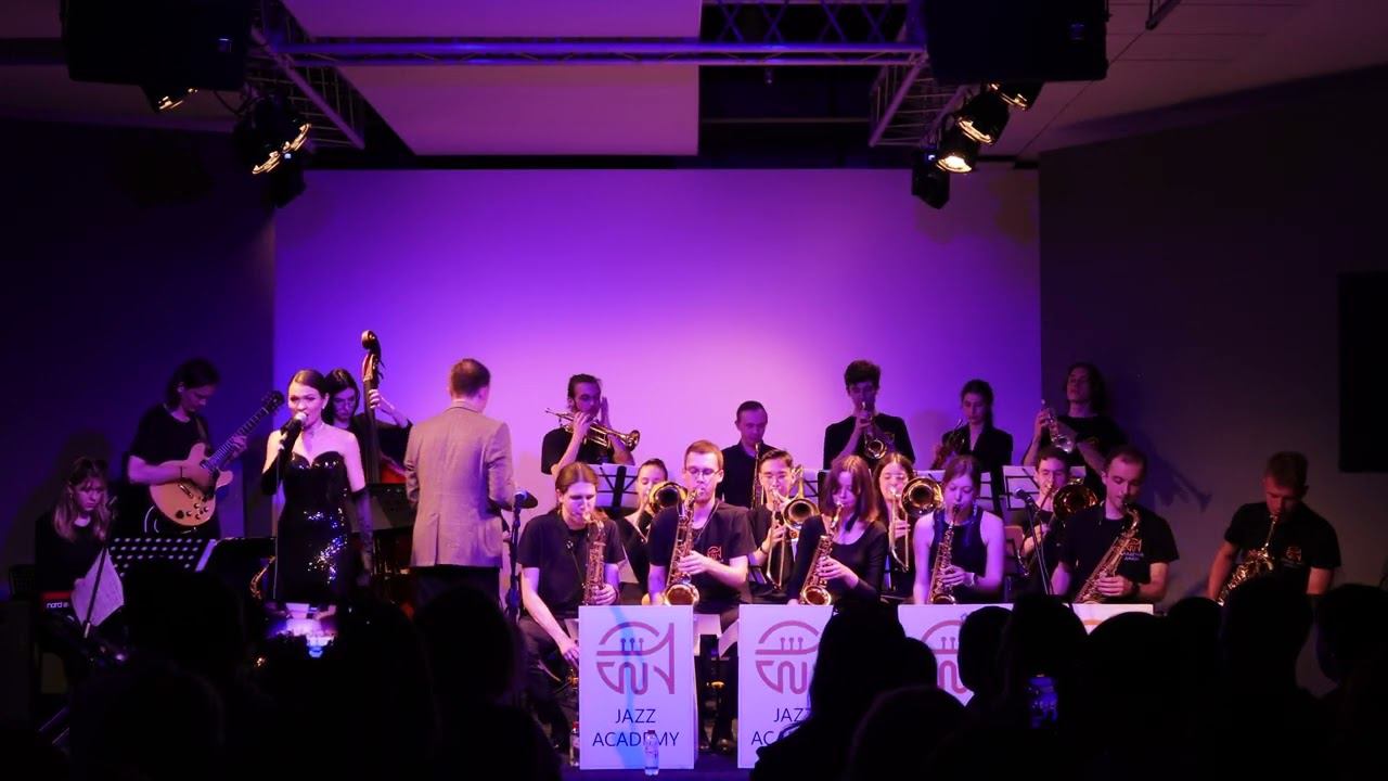 J. Bock, L. Holofcener, G.D. Weiss - Too Close For Comfort Биг-бэнд Академии джаза п/у Д. Мельникова смотреть онлайн