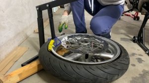 Как просто отбалансировать колесо #мотоцикл #колеса #балансировка