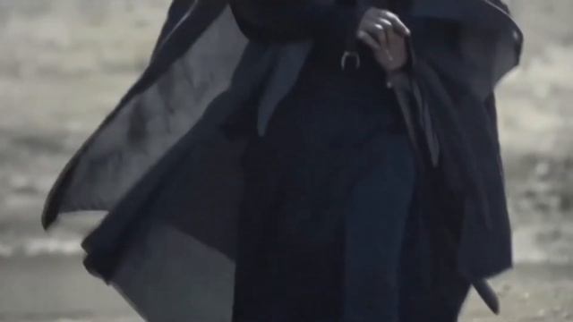 Под копытом пыль клубится, несёт шальную кобылицу!