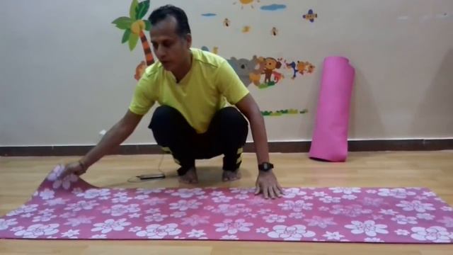 How to Roll a Yoga Mat смотреть онлайн