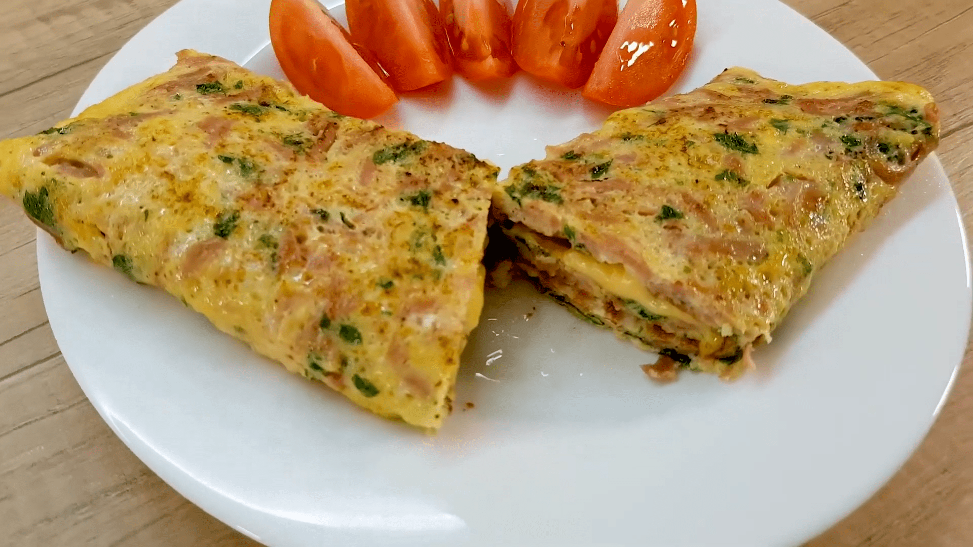 Яичница с колбасой и сыром смотреть онлайн