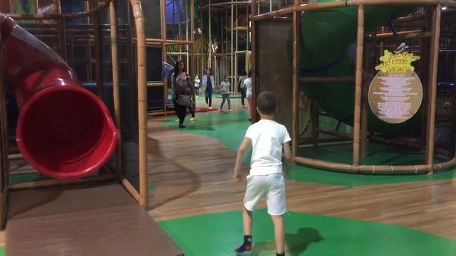 Ясин ПОПАЛ В ТЕЛЕВИЗОР! Куда его засосало? Мультики для детей Kids Children / Я Ясин