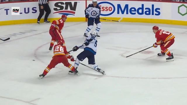 Flames' Rasmus Andersson Joins Rush To Snipe Short-Handed Goal vs. Jets смотреть онлайн