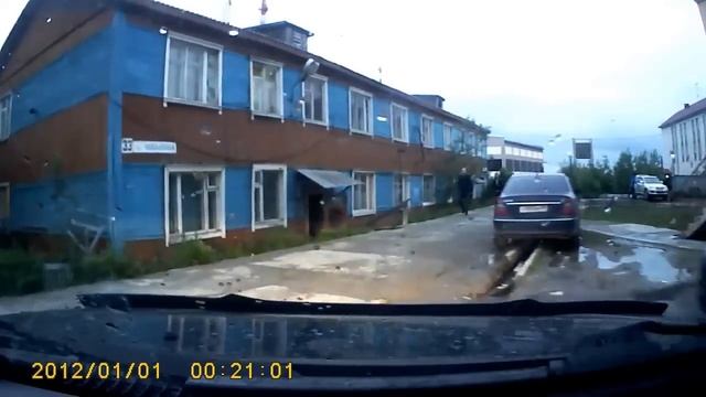Пешеход прошелся по машине Салехард смотреть онлайн