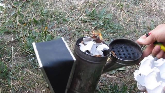 Дымарь пчеловода. Розжиг за 15 секунд. (использую лотки от яиц) смотреть онлайн