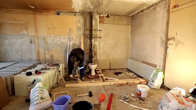 РЕМОНТ. ДЕНЬ 13. СТРОИТЕЛЬСТВО. ОСНОВАНИЕ САНУЗЛА 2. смотреть онлайн