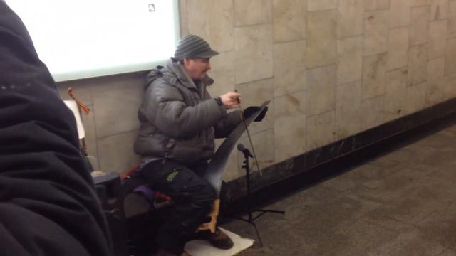 У кремля на пиле) очень круто играл смотреть онлайн
