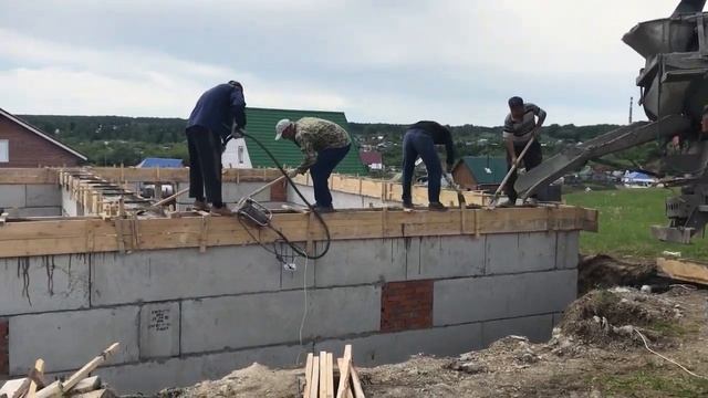 Приступили к возведению цокольного этажа смотреть онлайн