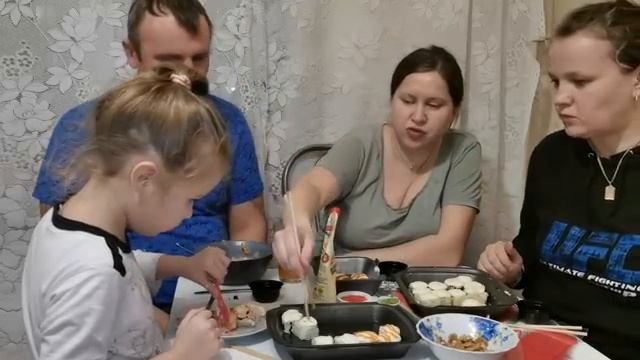 Мукбанг Роллы 