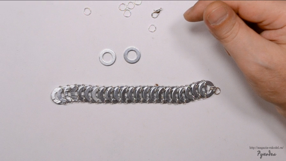 Браслет и ожерелье из колечек и шайб.