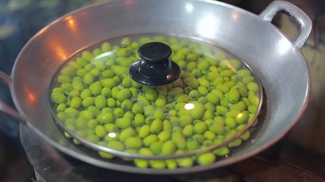 A Table of Lotus Food: Harvest Lotus root and pick fruit for cooking | Pick lotus from Lotus field смотреть онлайн