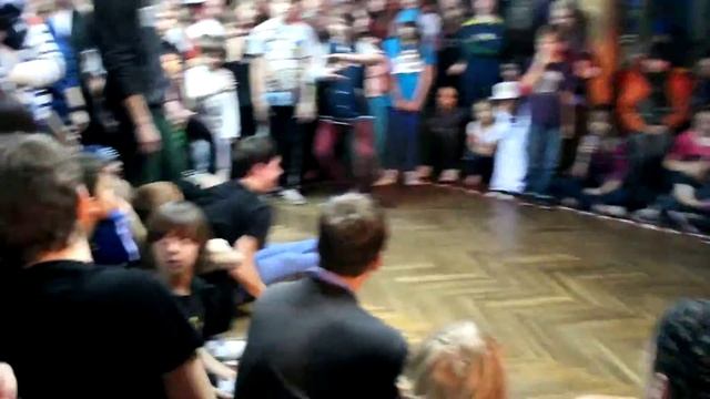 Bullet vs Alan vs Tatar vs Vkus (Главное не зазнаться) смотреть онлайн