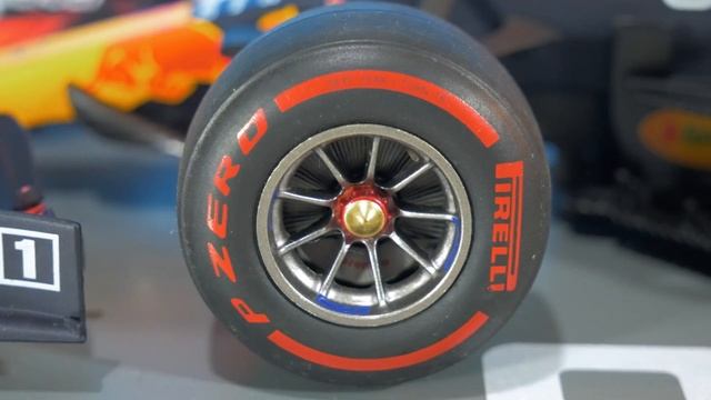Spark 1/18 Max Verstappen Red Bull RB16B Abu Dhabi 2021 Model Car | Unboxing & Review смотреть онлайн
