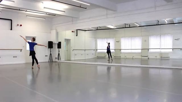 Grand Jeté & Grand Jeté En Tournant Exercises | Tips On Ballet Technique смотреть онлайн