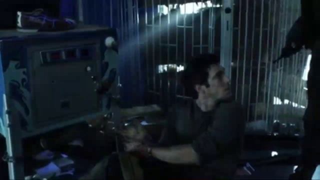 Поуп держит в заложниках Хэла. Рухнувшие небеса. 5х5 смотреть онлайн