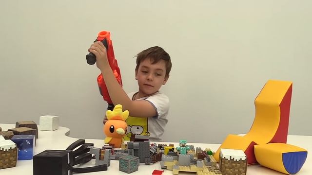 Видео обзор - Стив Майнкрафт Лего защищается от Мобов Эндер Мира! - Minecraft игры битвы онлайн смотреть онлайн